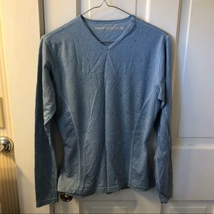 Smartwool | Baby blue v-neck medium weight top